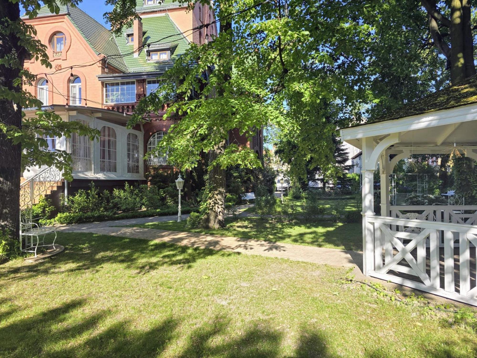 Palacyk Chojnow Exterior photo